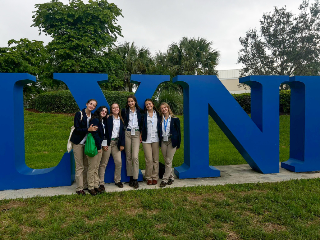 alumnas del newman viviendo un trimestre en miami